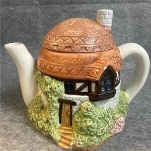 Vintage decorative teapot by Albert E. Price from their "Shire Cottages" appr 6”